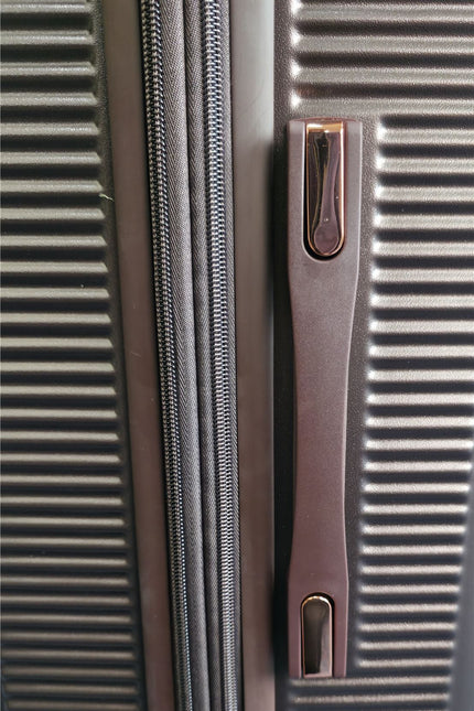 Cowra Medium Hard Shell Suitcase in Marron