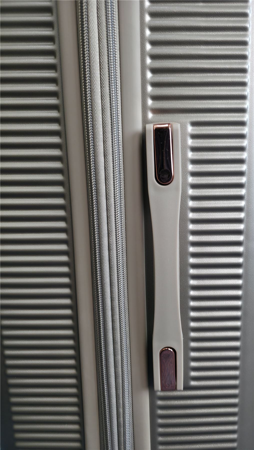 Cowra Cabin Hard Shell Suitcase in Champagne ( Beige )