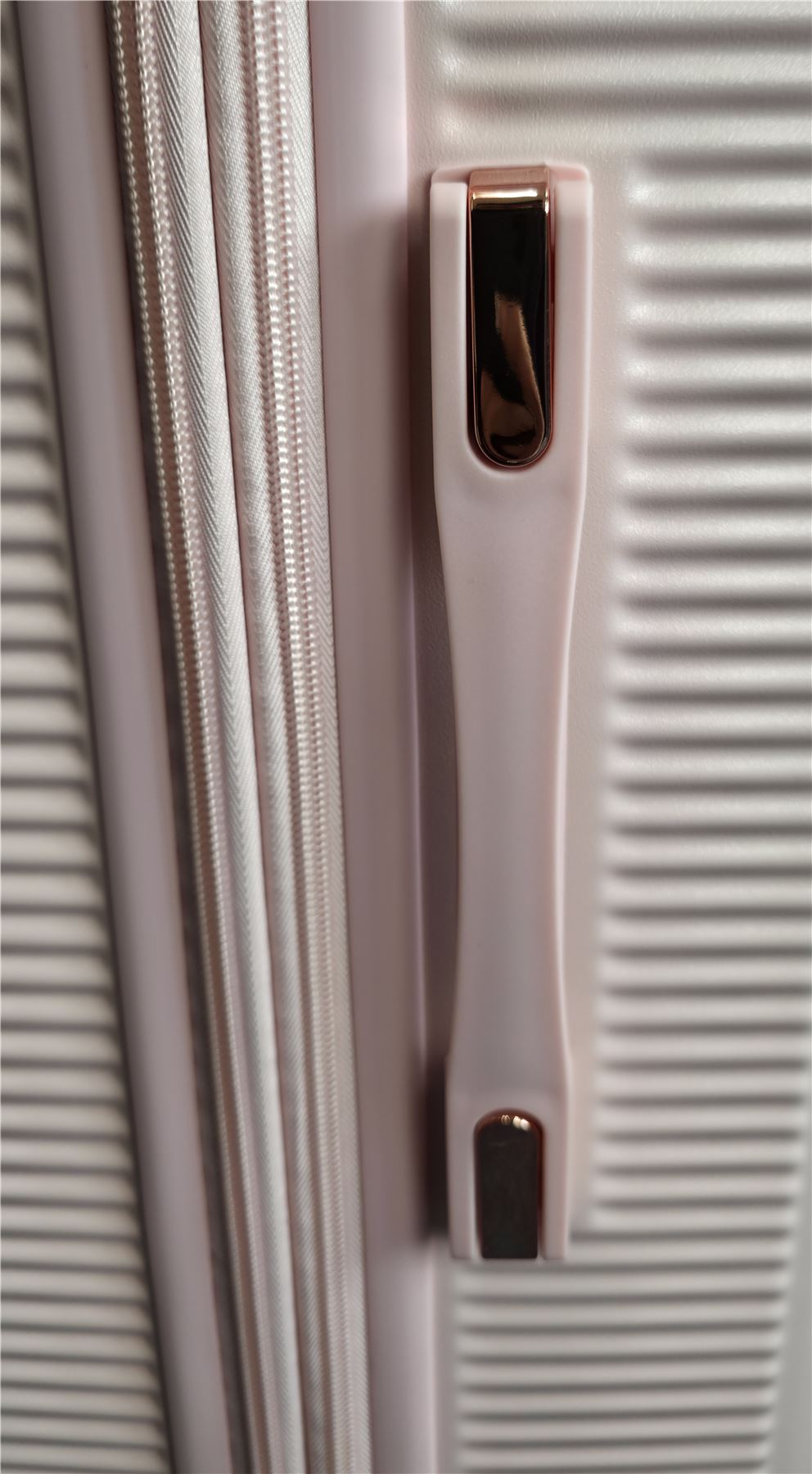 Cowra Cabin Hard Shell Suitcase in Rose Gold