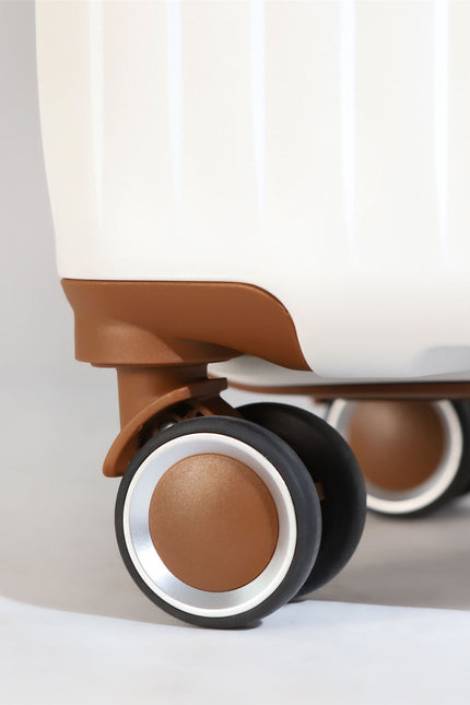 Corowa Cabin Hard Shell Suitcase in White